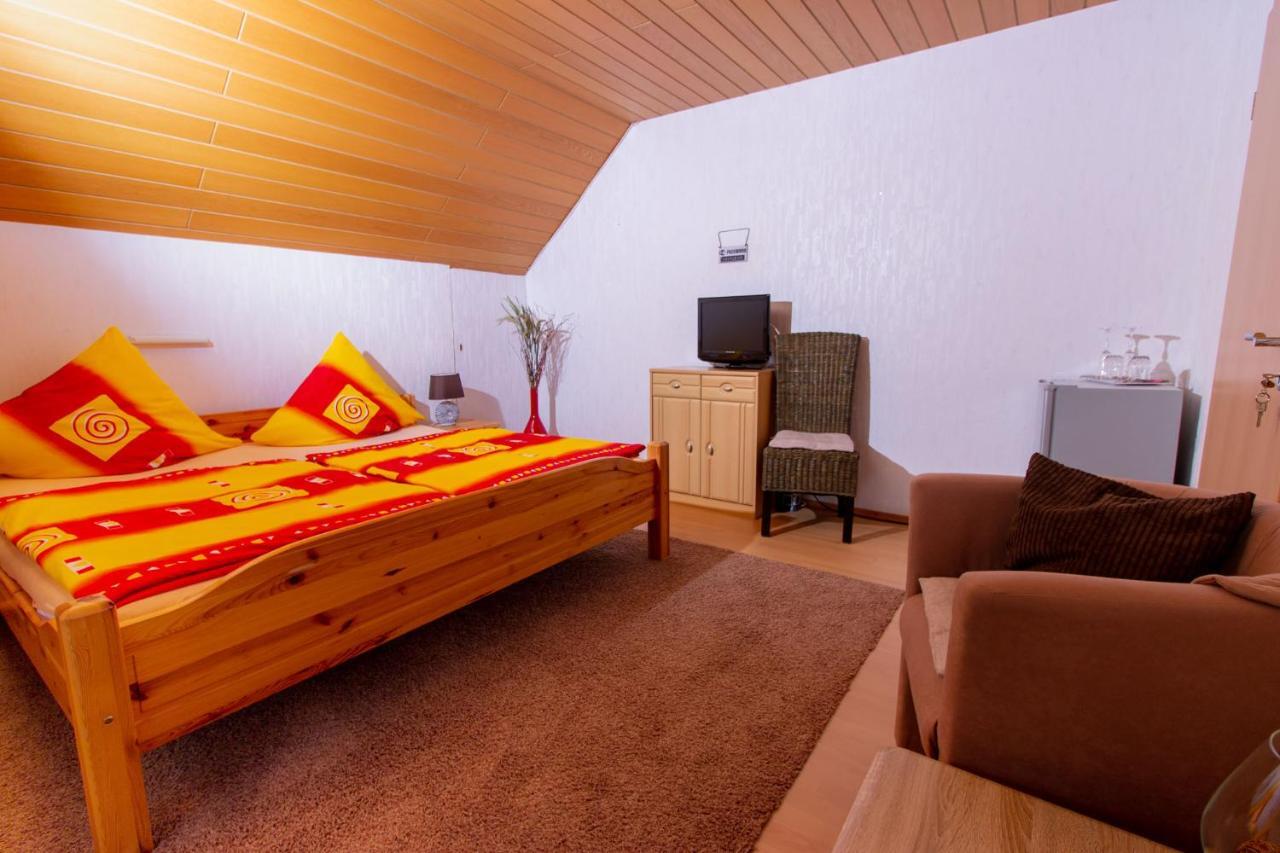 ツェルティンゲン・ラハティグ Moselhaus Bed & Breakfast エクステリア 写真
